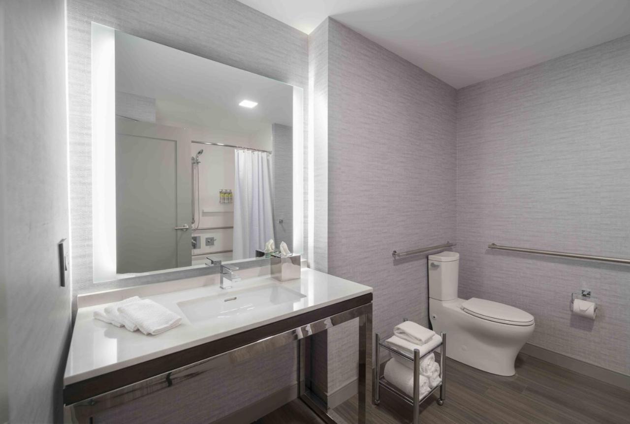 Holiday Inn Express - Boston Logan Airport - Revere By Ihg Bagian luar foto